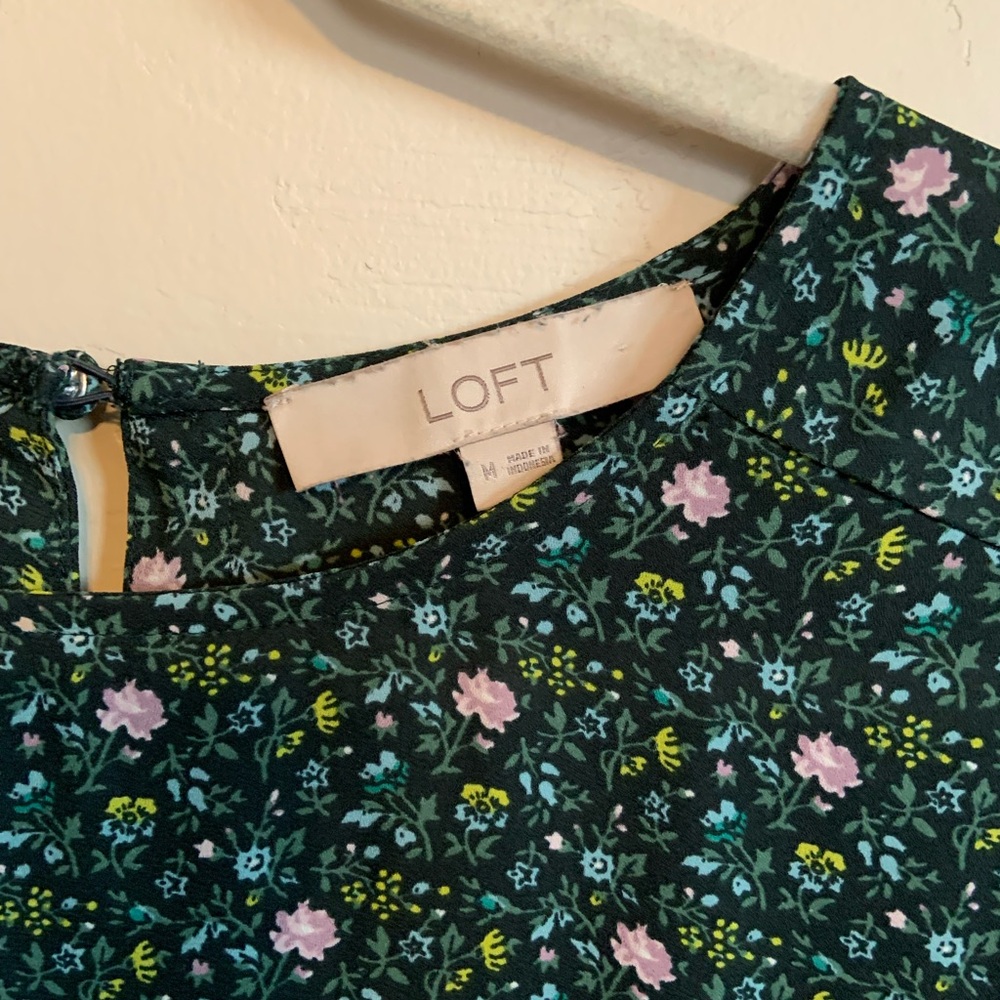LOFT Ditsy Bloom Draped Sleeve Top Keyhole Button Office Core Floral Dark Green - Picture 7 of 8